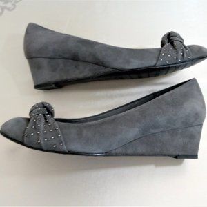 STUART WEITZMAN SUEDE SHOES (9.5M)